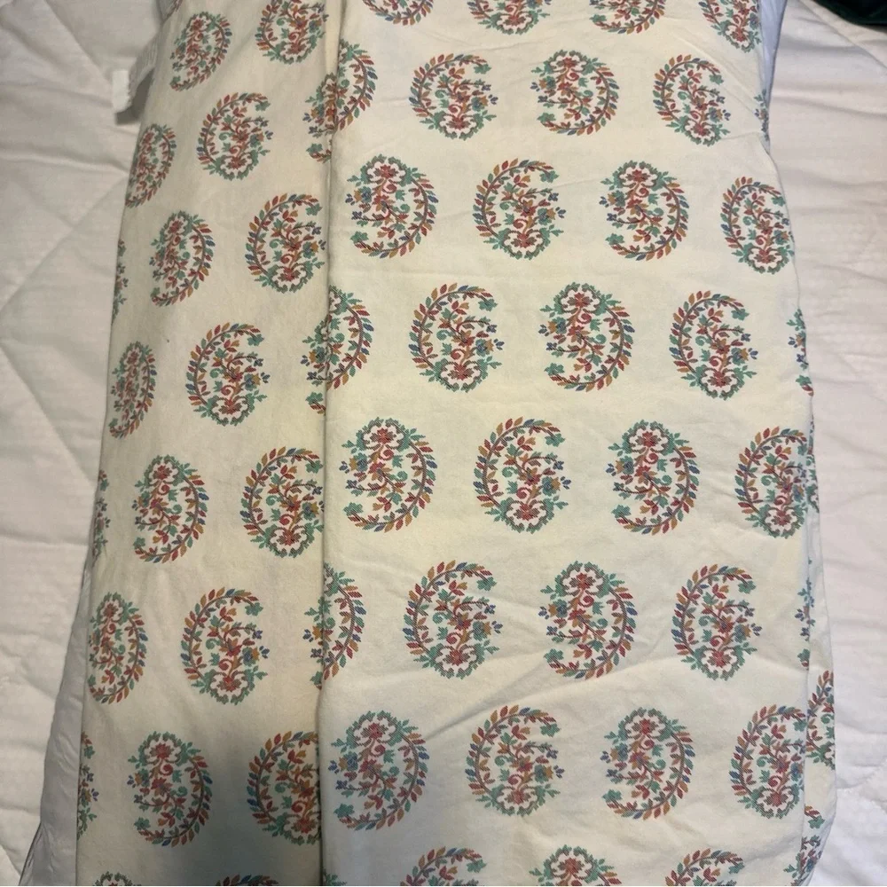RALPH LAUREN Antigua Paisley Set Of 2 STANDARD PILLOWCASES Red Teal Blue Gold